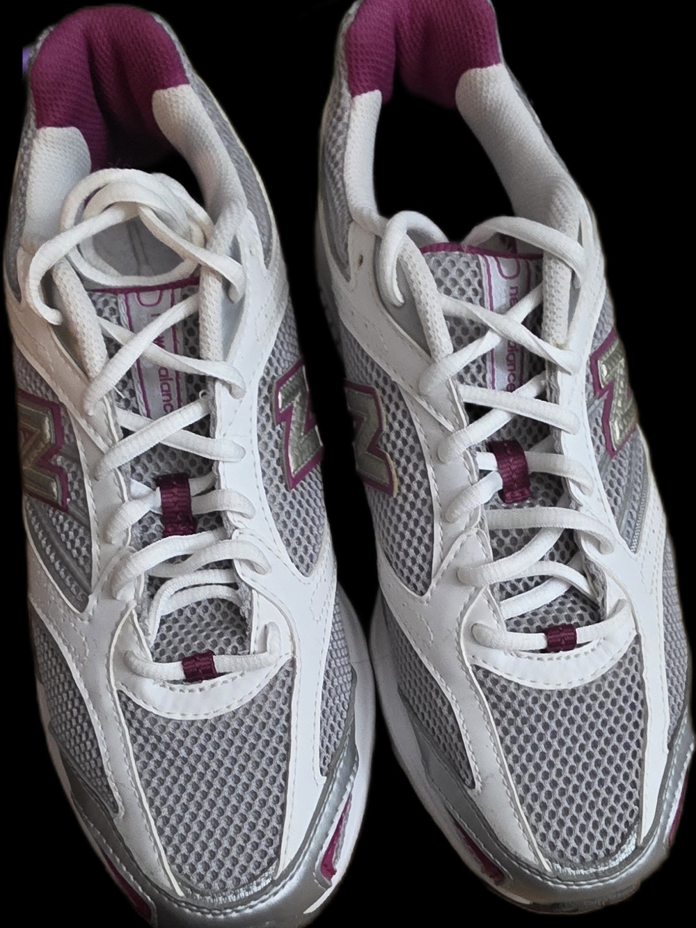 LIKE NEW New Balance 400 Women's Running Shoe (Style: WR400SWP)